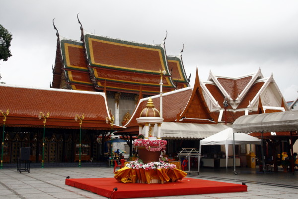 Wat Chanasongkram, one of the temples so close to Khao San Road.