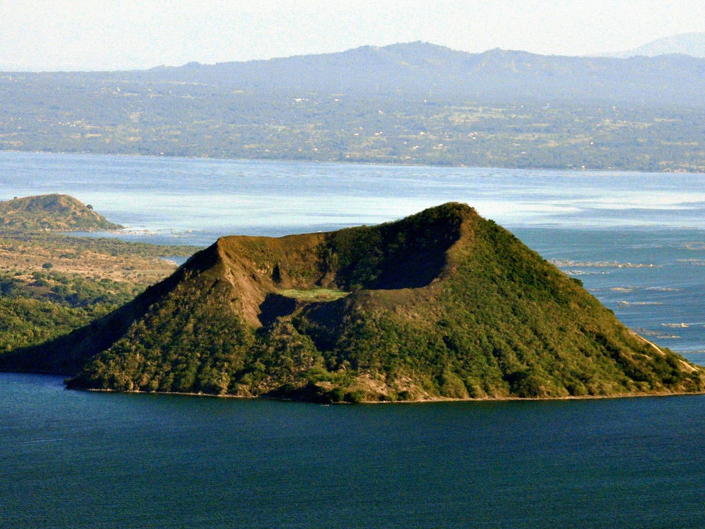 taal volcano tagaytay photo